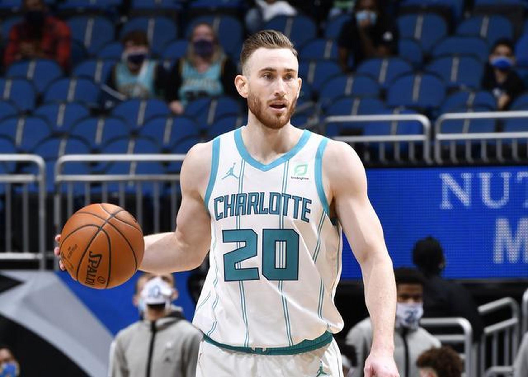 8抢断,三分命中率32.5%  主要荣誉:1届全明星  简要评价:高大