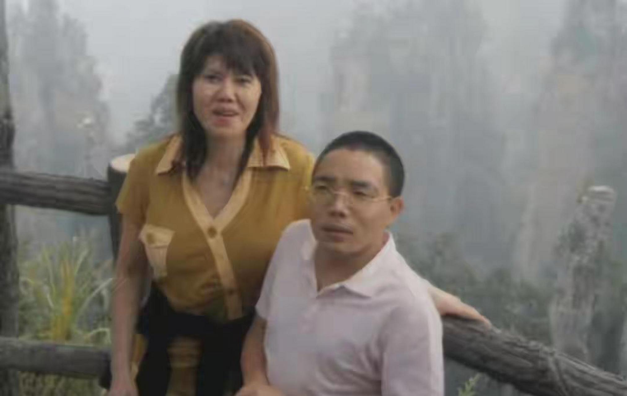 38岁的重庆亿万富豪汪显东,天生残疾靠卖白糕发家成了亿万富豪.