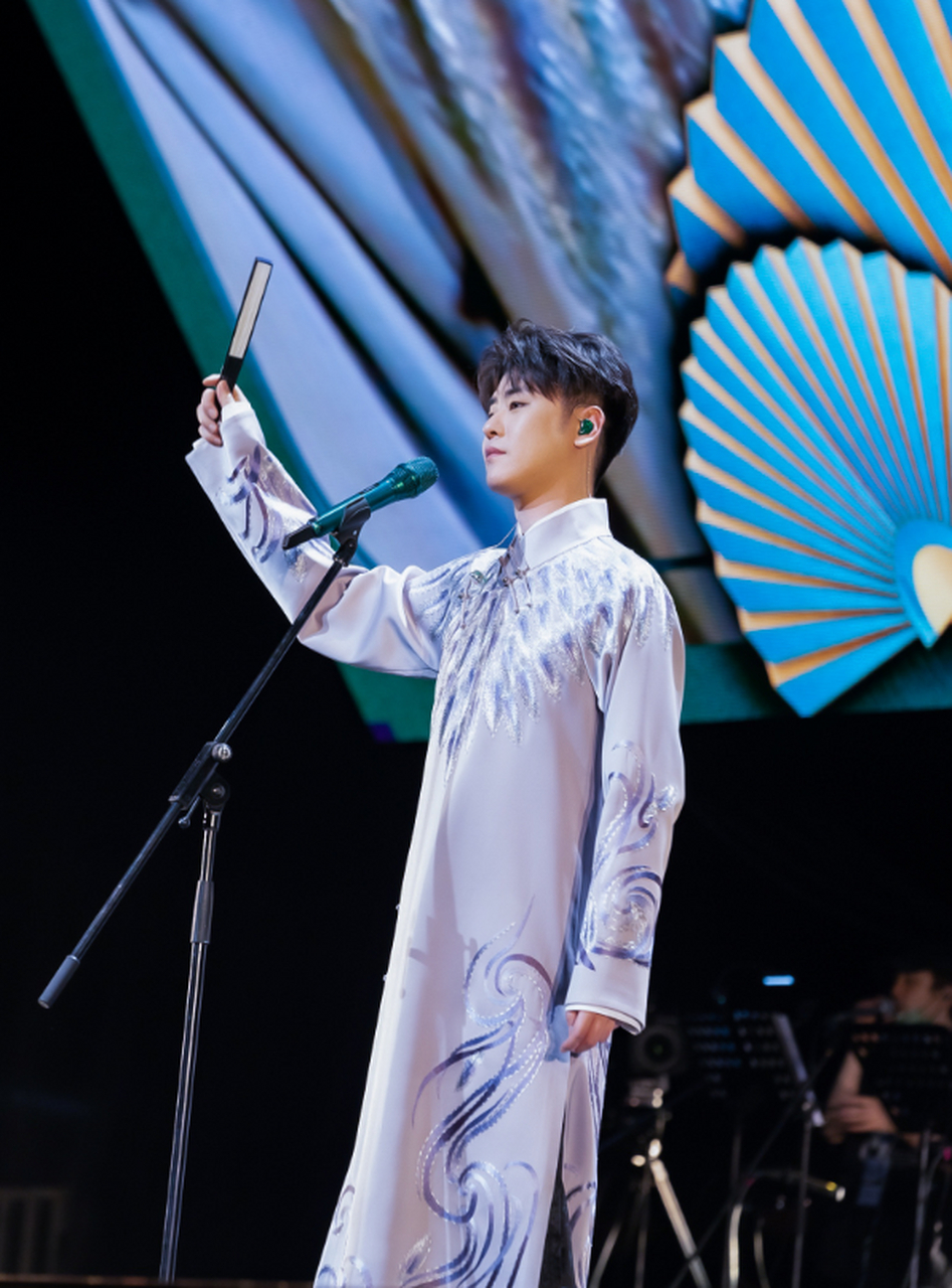 守得云开见日月,张云雷演唱会,让多少人激动万分…… 张云雷,从一个