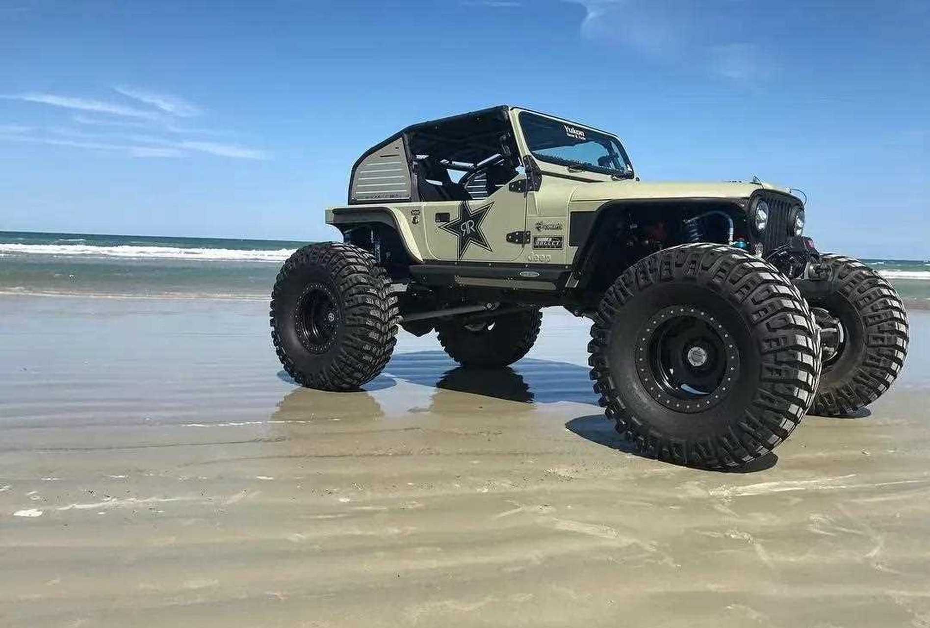 这脚真是大[笑哭][666]1983 jeep cj7 大脚怪 [不要啊]