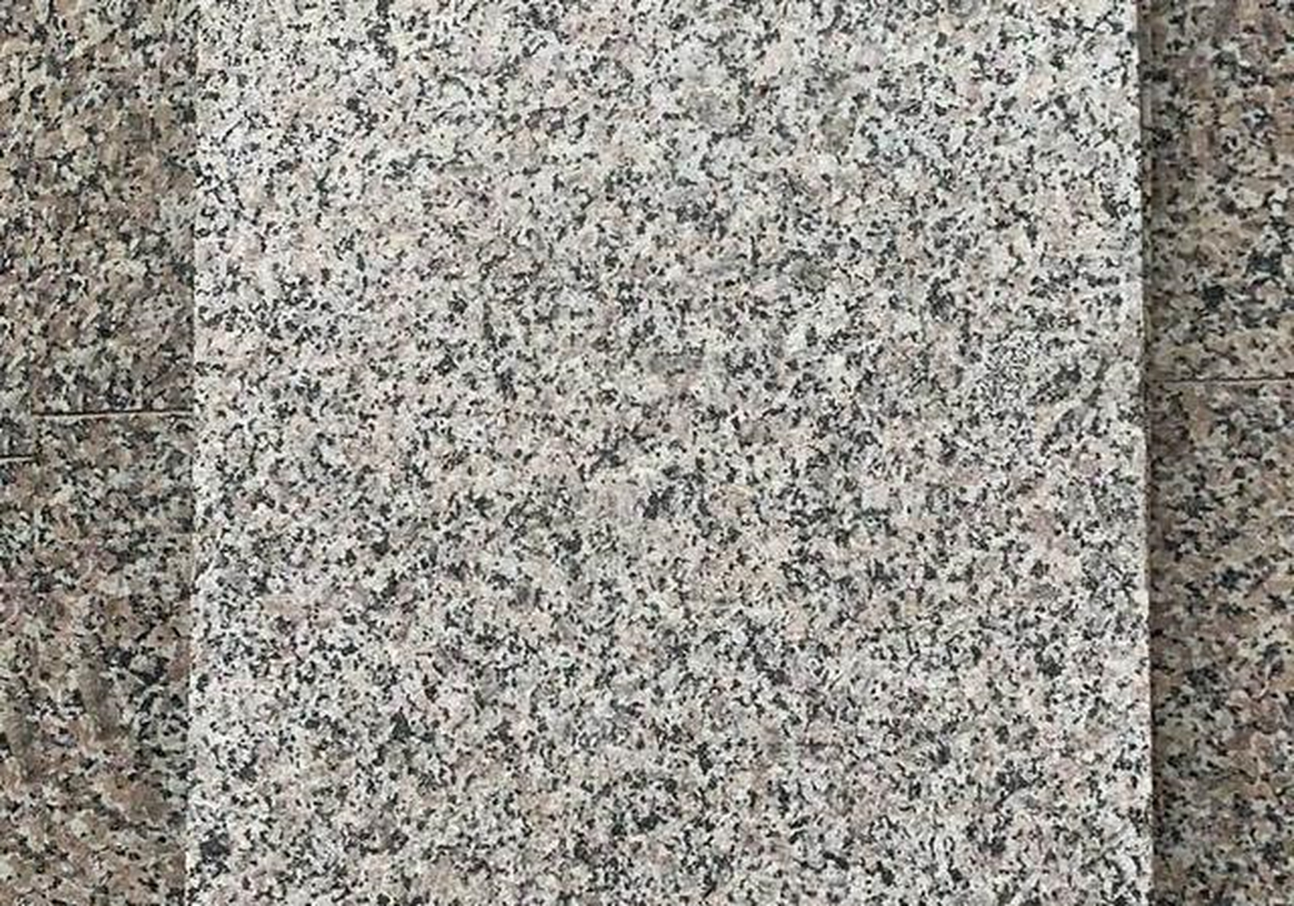 市面上常见的五莲花火烧板厚度分别为1.5厘米,1.8厘米,2厘米,2.