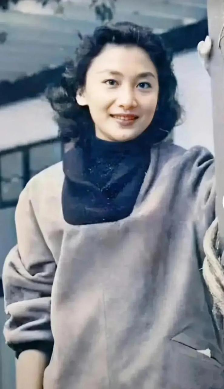 上世纪60年代的香港,闻名遐迩的影星夏梦是当时香港人心目中的大美女.