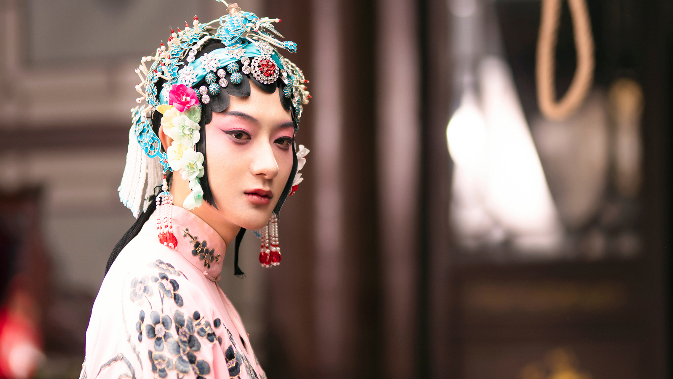 黄子韬旦角造型太惊艳了!