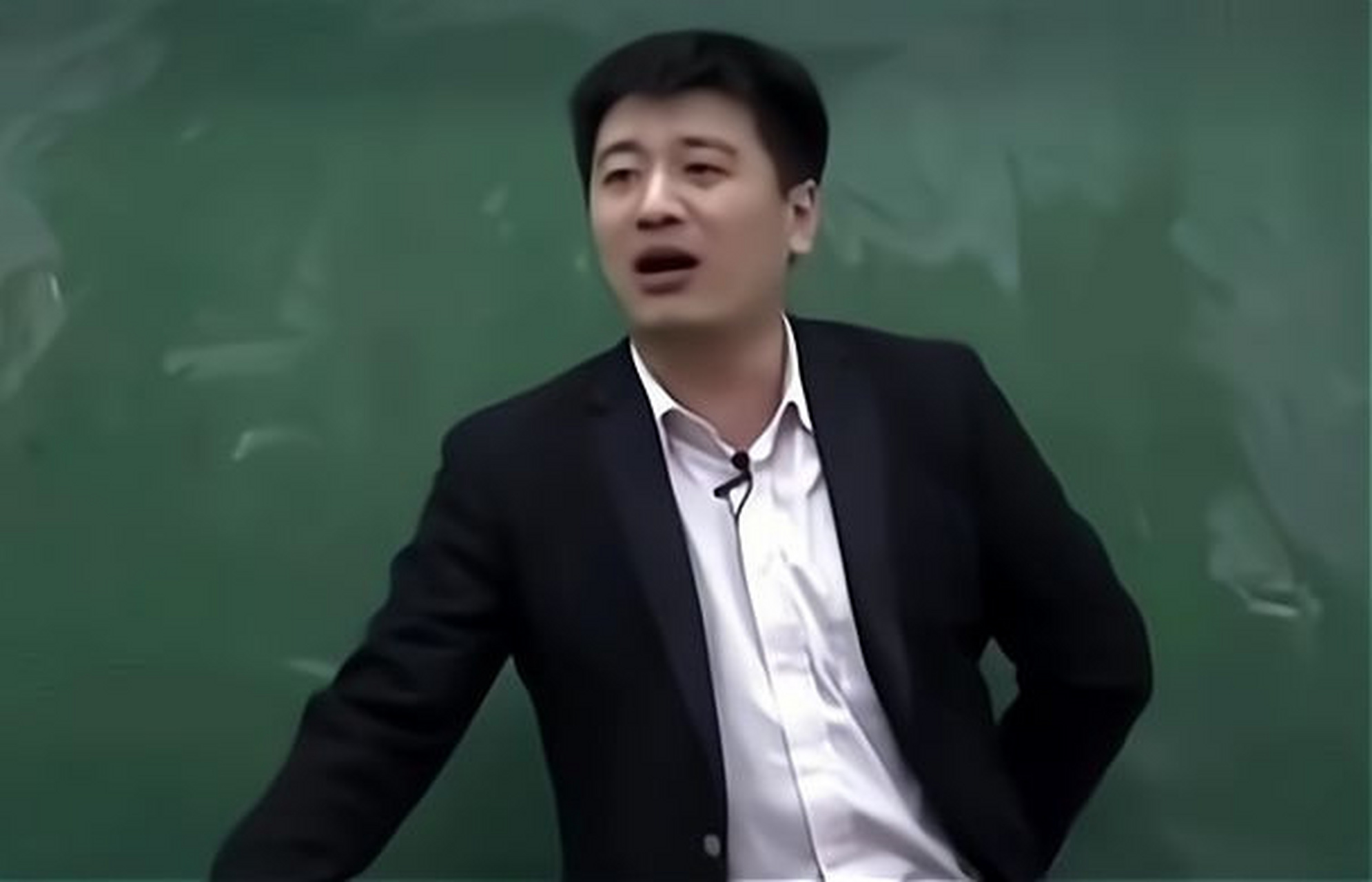 【张雪峰建议新闻专业大学生修双学位:如财会,法学等