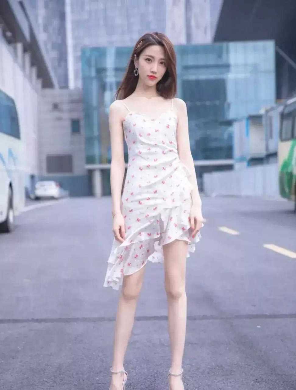 江苏卫视一姐,明明可以靠颜值,偏偏要去靠才华.[666]