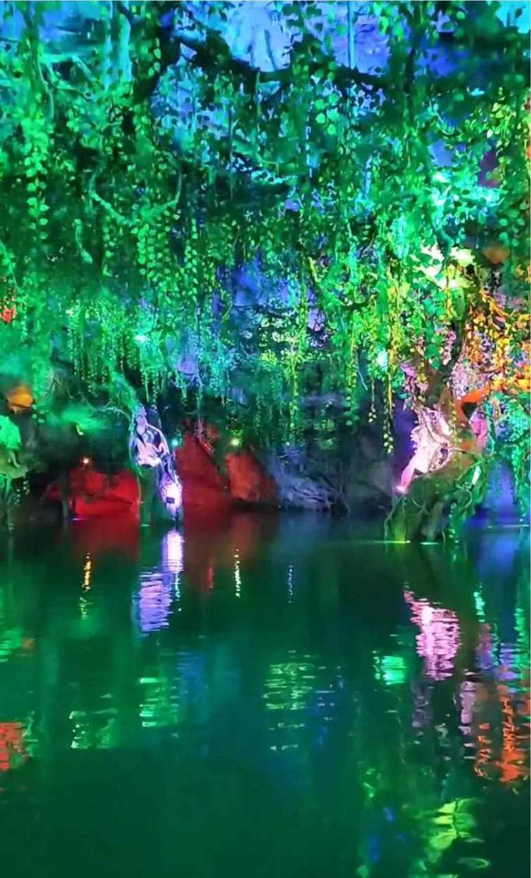 山海洞原名青龙洞,位于云南昭通市大关县上高桥乡,内有暗河,钟乳石