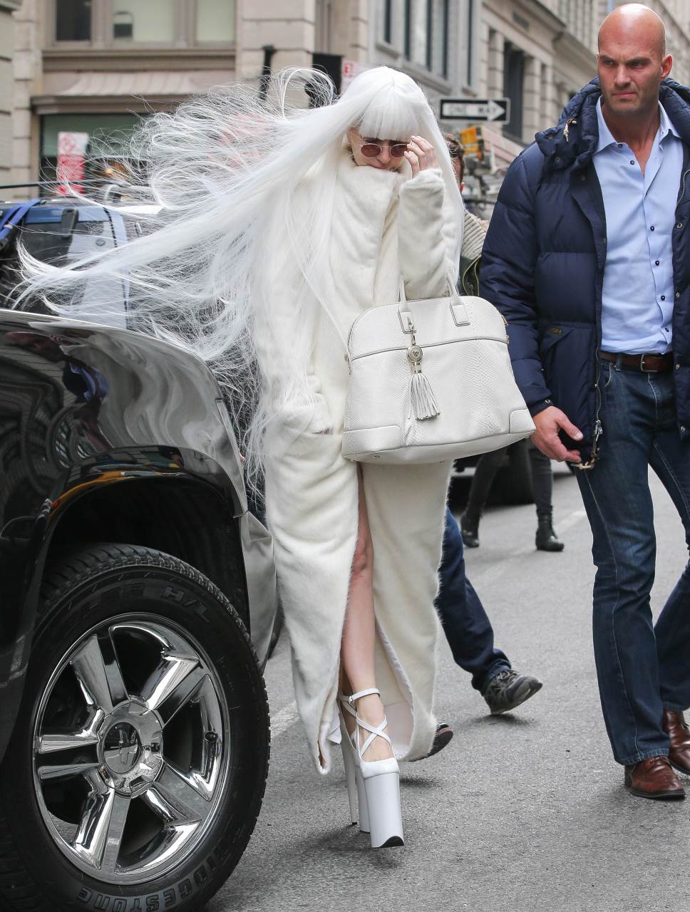lady gaga 2014年在纽约街拍,白发三千丈造型美翻世界.