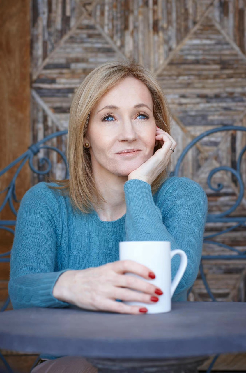 《哈利波特》系列鲁伯·海格扮演者罗比·科特瑞恩去世,享年72岁.