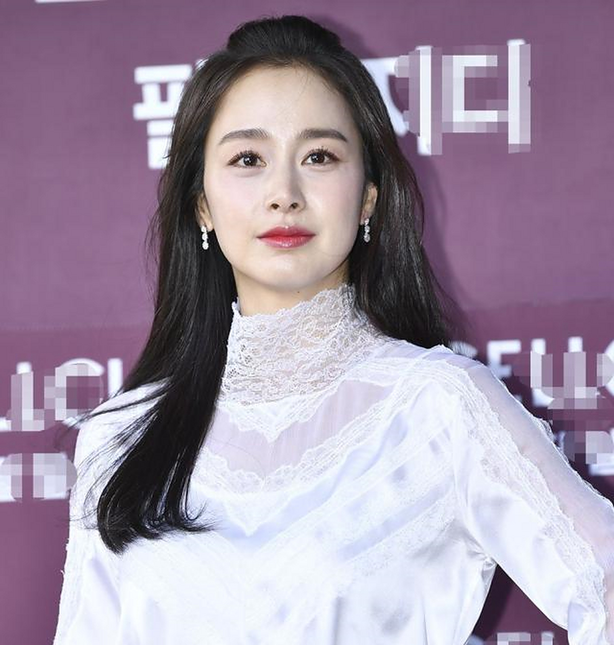 组图:金泰希二胎后首次公开亮相 甜笑迷人鱼尾纹更显韵味[太开心]