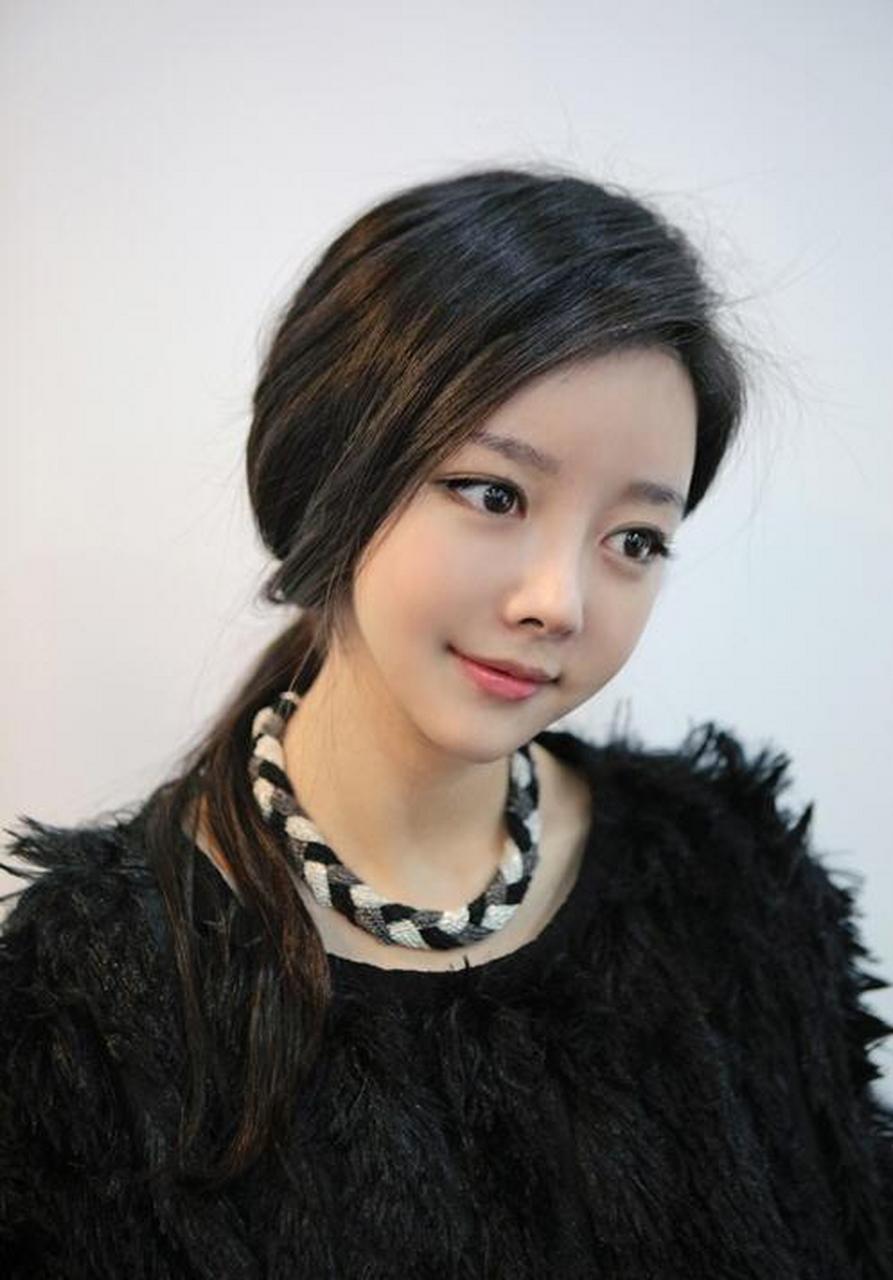 宅男女神 赵敏英 甜美娃娃脸 性感身材迷人眼 童颜亮眸满满青春气息