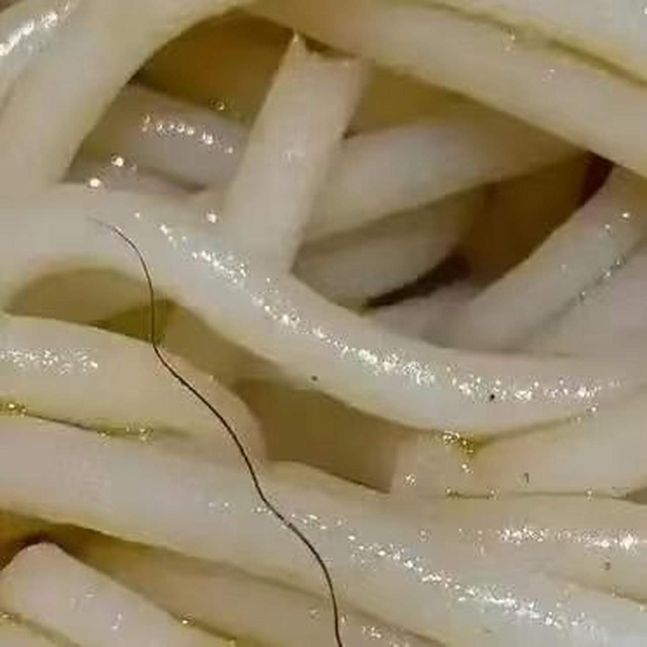 这根弯弯的毛发是什么?