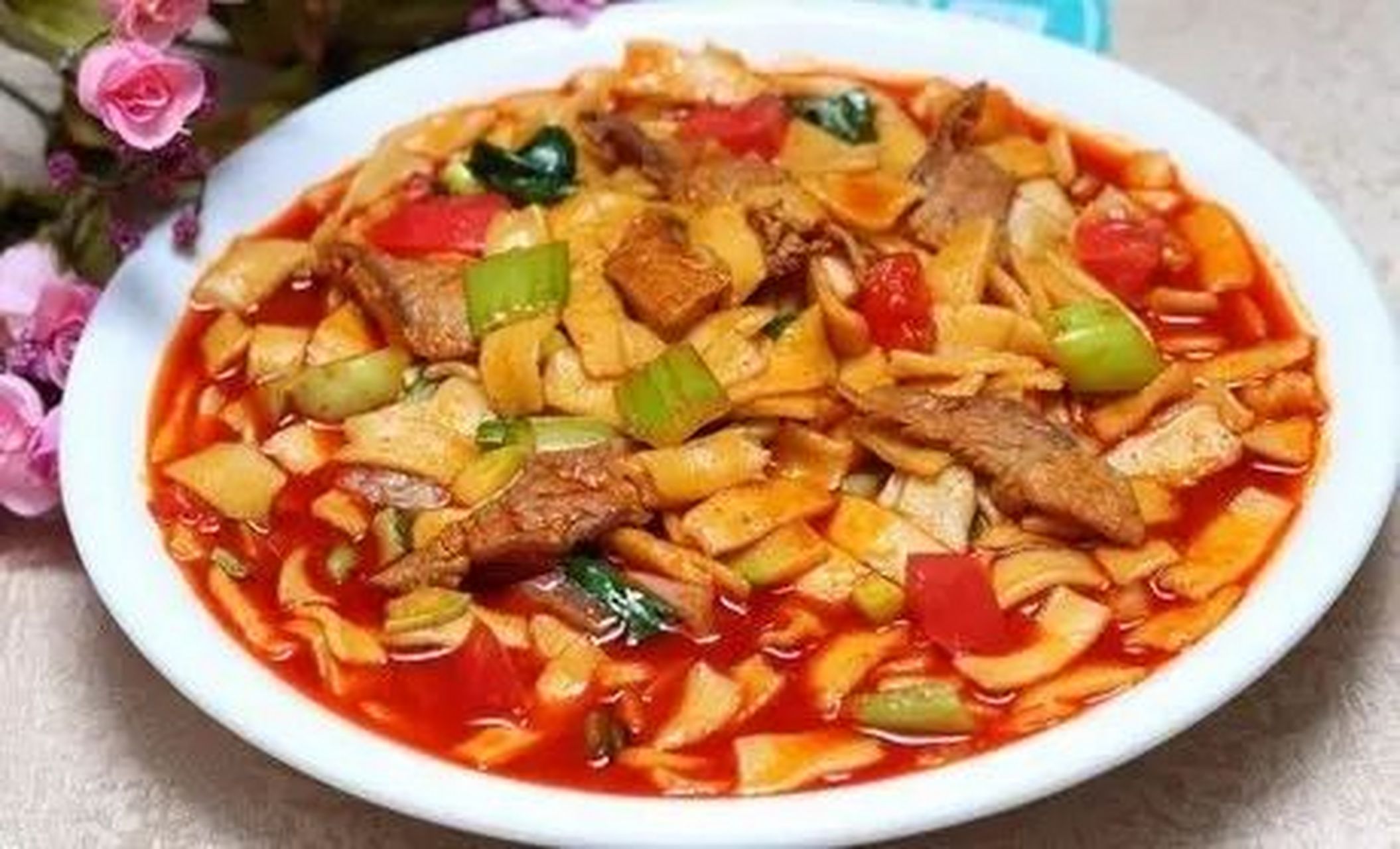 青海尕面片是面青海人面食中最普遍而又很独特的家常饭.