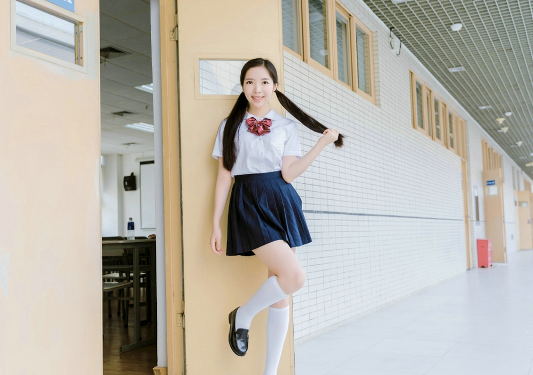 教室里的双马尾少女,甜美可爱