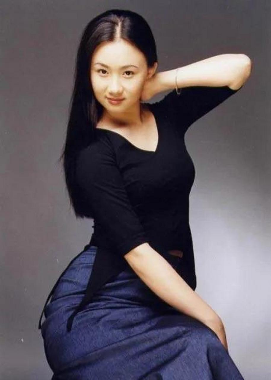 晶女郎孟瑶,秀丽容颜,窈窕身姿