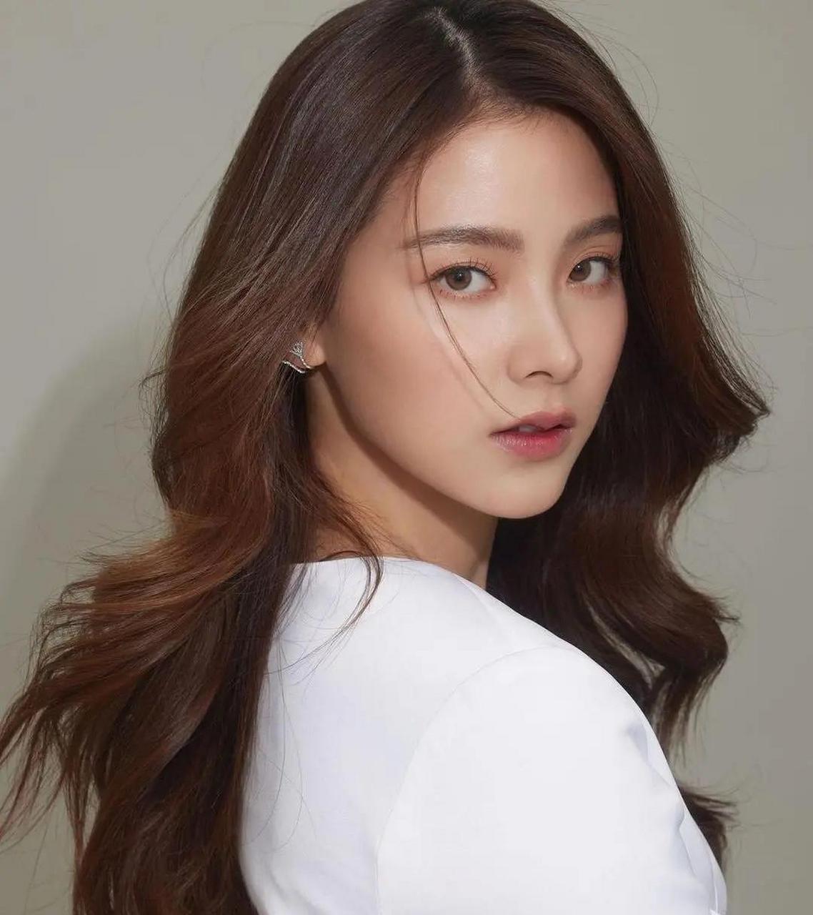 平采娜·乐维瑟派布恩 pimchanok leuwisetpaibul(小水),泰国人气演员