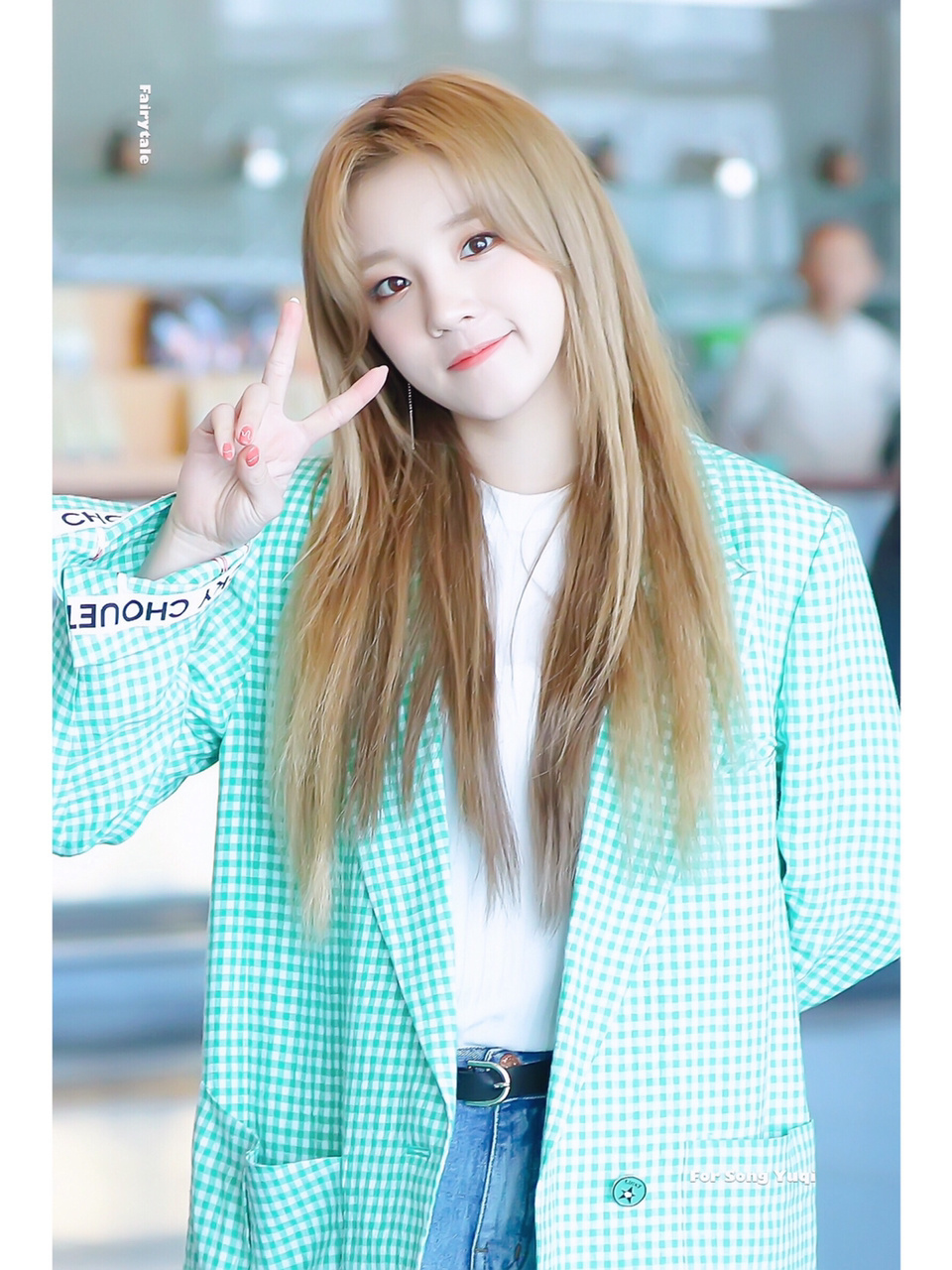 雨琦,baby上班私服 两个都是大美女 雨琦,baby奔跑