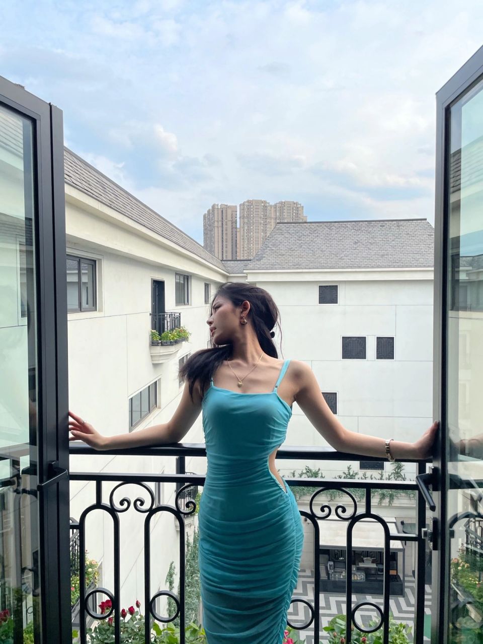 把我放在手心 even though were going through it,  and it makes