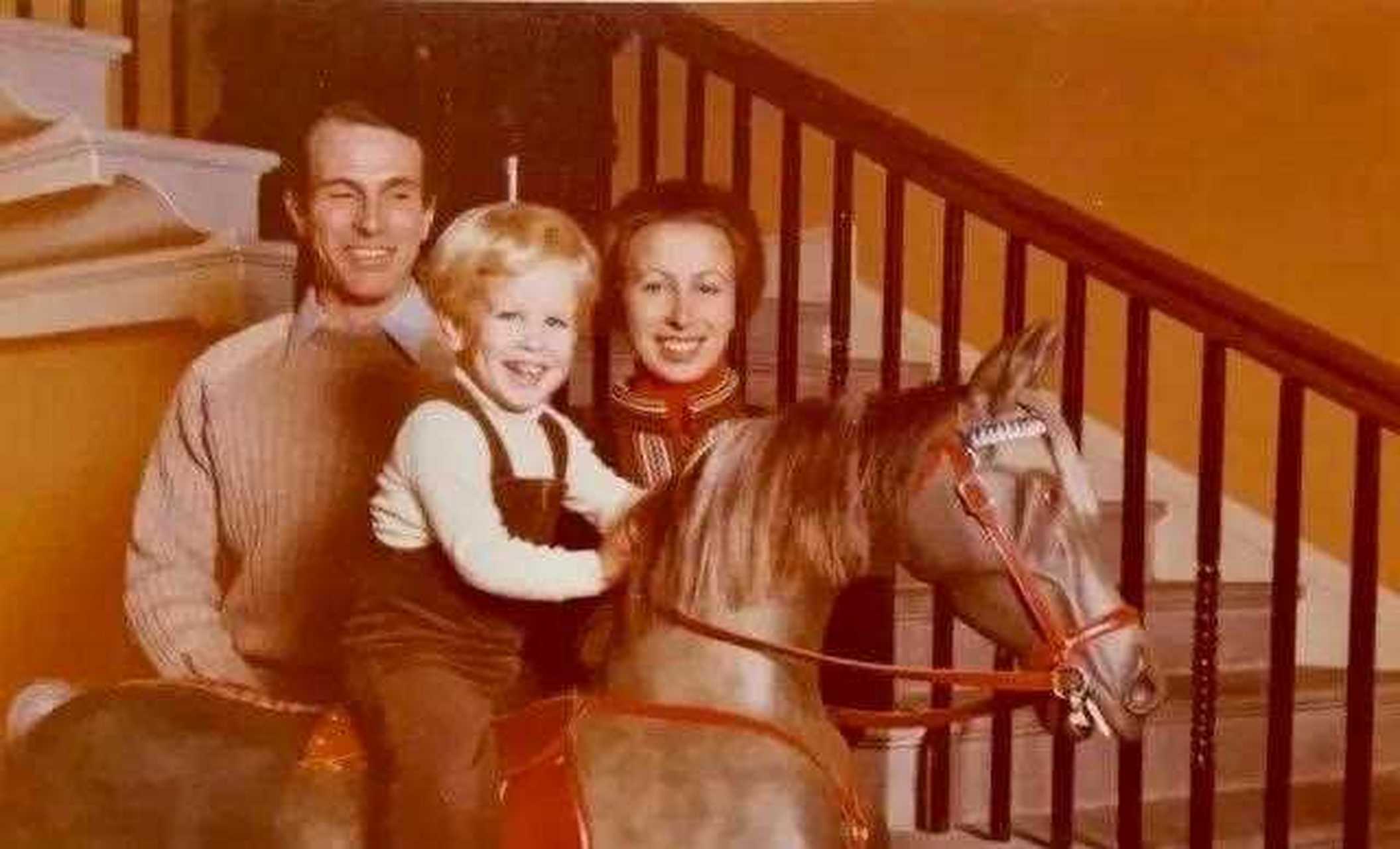 安妮公主和前夫马克·菲利普斯1980年的贺卡,他们三岁的儿子彼得