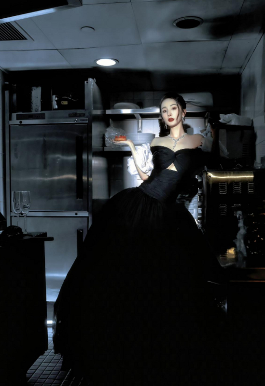 杨幂黑色礼服也太好看了吧