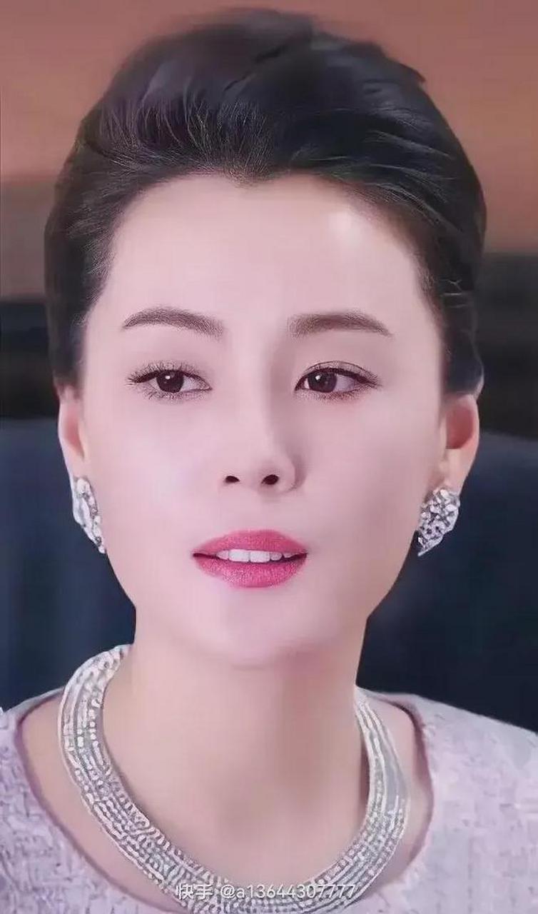 梁爱琪,一个拥有圆润身材,迷人气质和成熟女人味的女神.