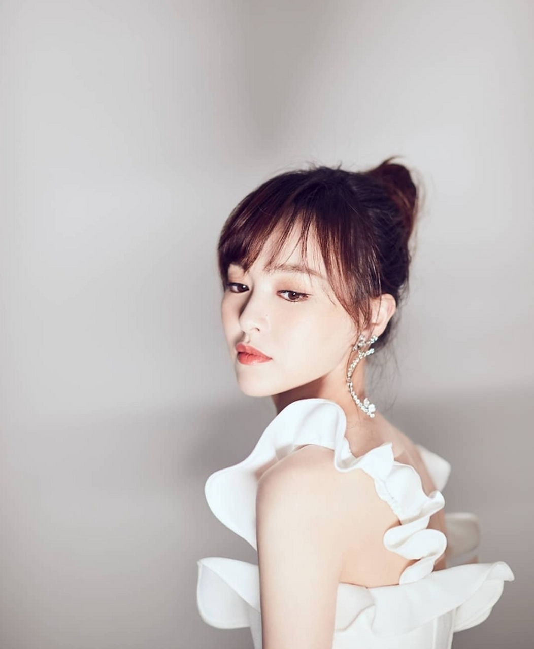 曲线优美,性感迷人的#唐嫣# 甜美优雅,妩媚端庄,香肩玉背,美艳绝伦.