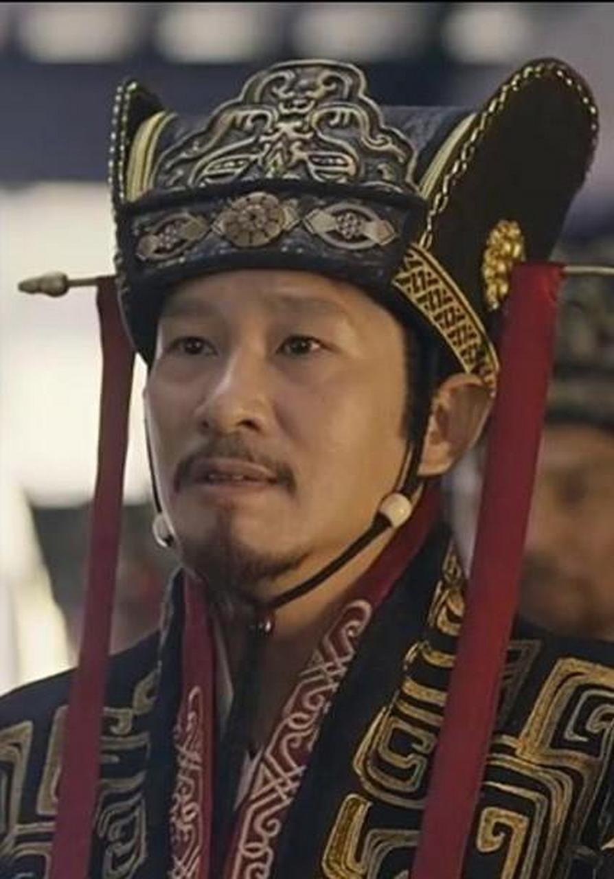 公元212年,曹操的第一任顾问荀彧病重,曹操送他一个三层食盒.