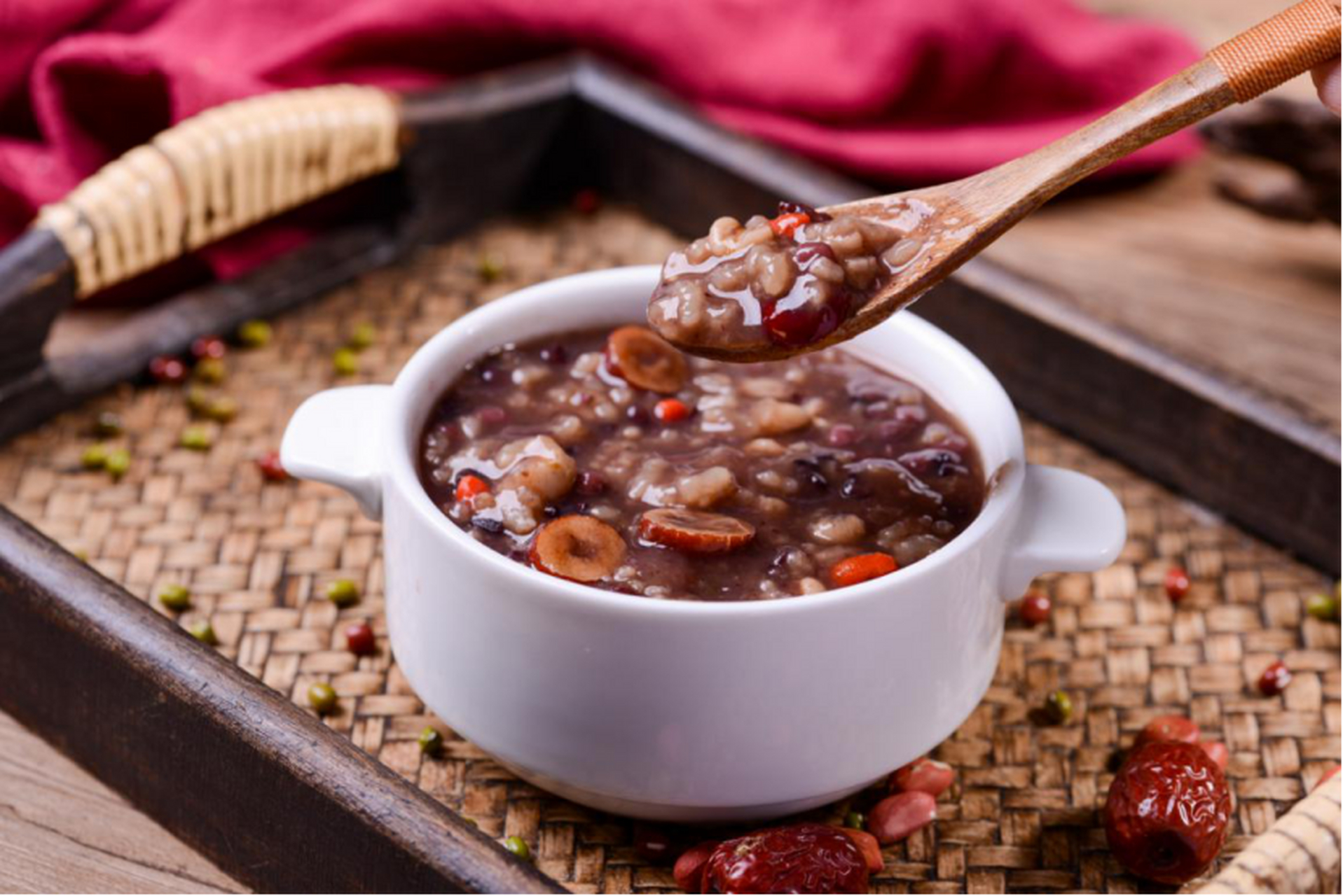 99莲子薏仁百合红豆汤的做法99  99莲子薏仁百合红豆汤是一道清