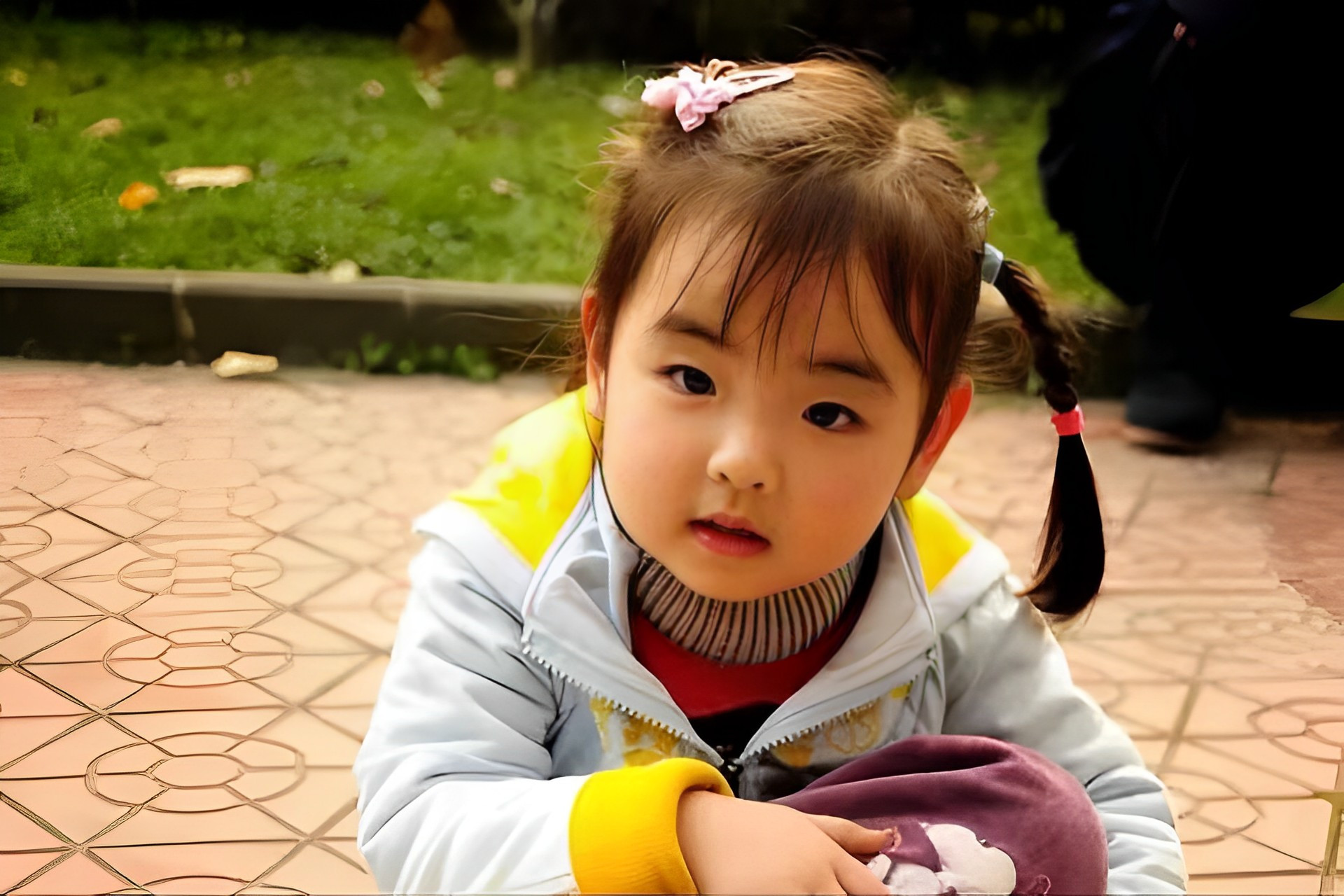 她叫宋馨懿,是2008年汶川地震的幸存者.她被深埋在废墟中43小时!