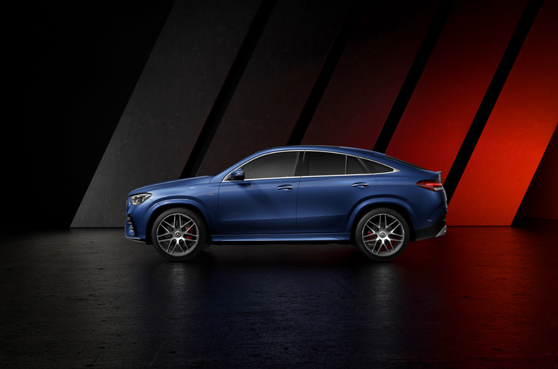 近日,新款梅赛德斯-amg gle 53 4matic 轿跑suv正式上市,售价为105.