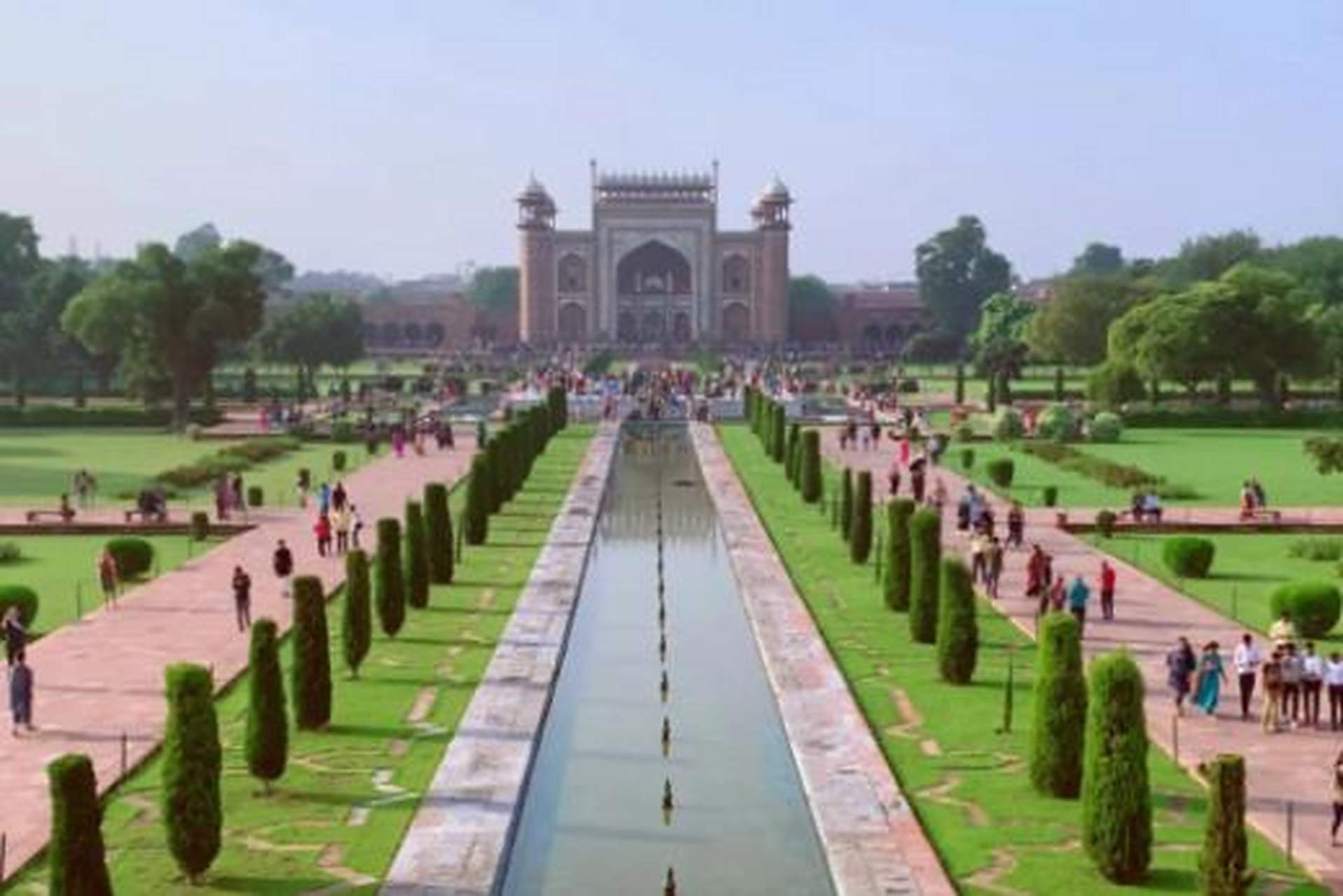 古印度泰姬陵:建筑与历史文化的关系  引言:  泰姬陵是印度莫卧儿王朝