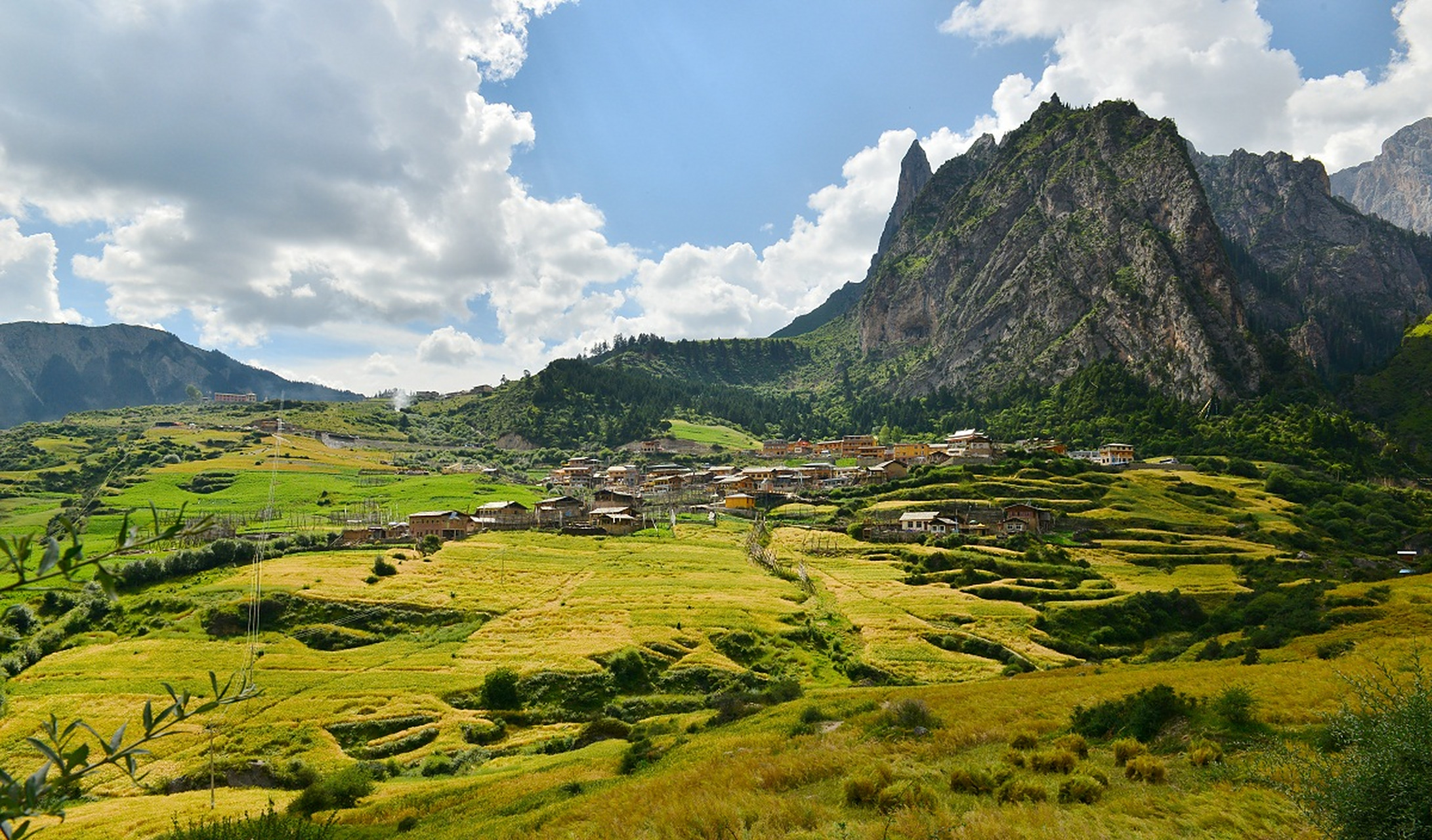 旅拍地推荐——甘肃扎尕那 扎尕那的秋天,缱绻在群山层林,夕阳西下中
