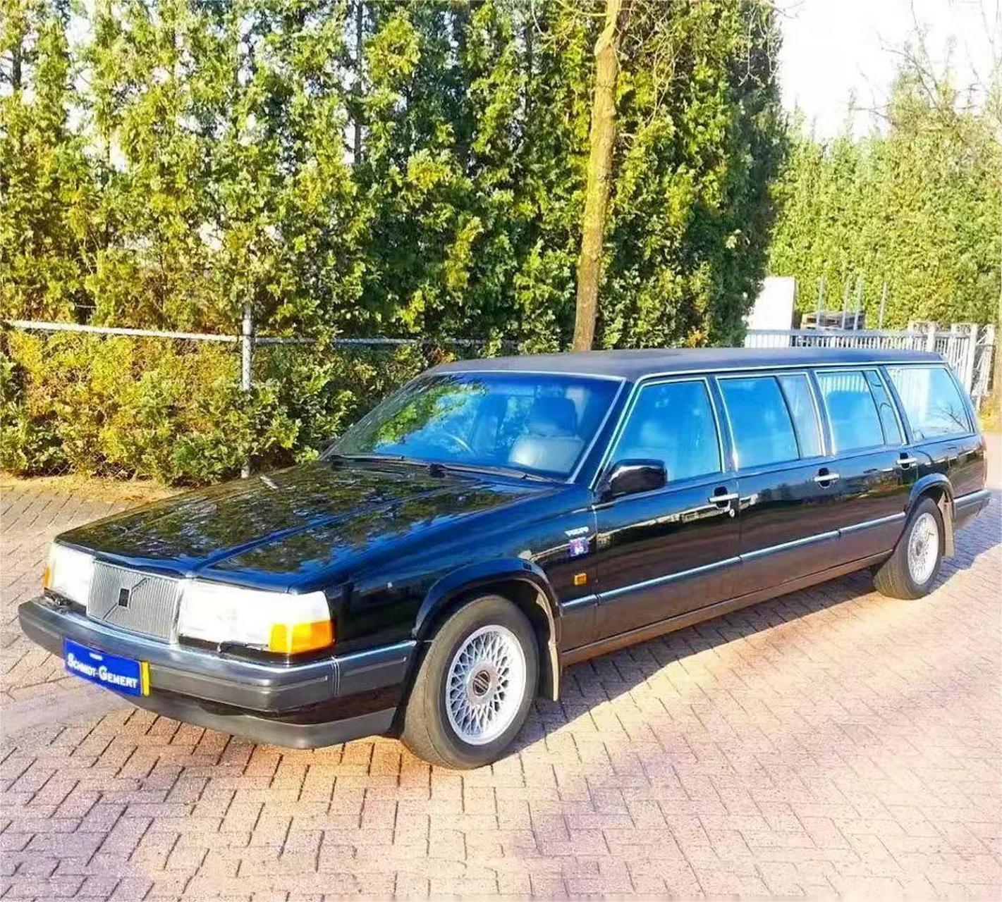 加长的沃尔沃760旅行车,七个车门!