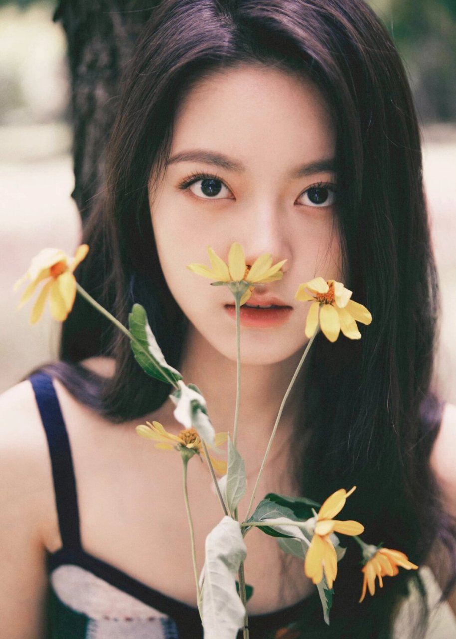 赵今麦,林间写真,文艺青年少女气息十足 赵今麦的最新林间照片系列,以