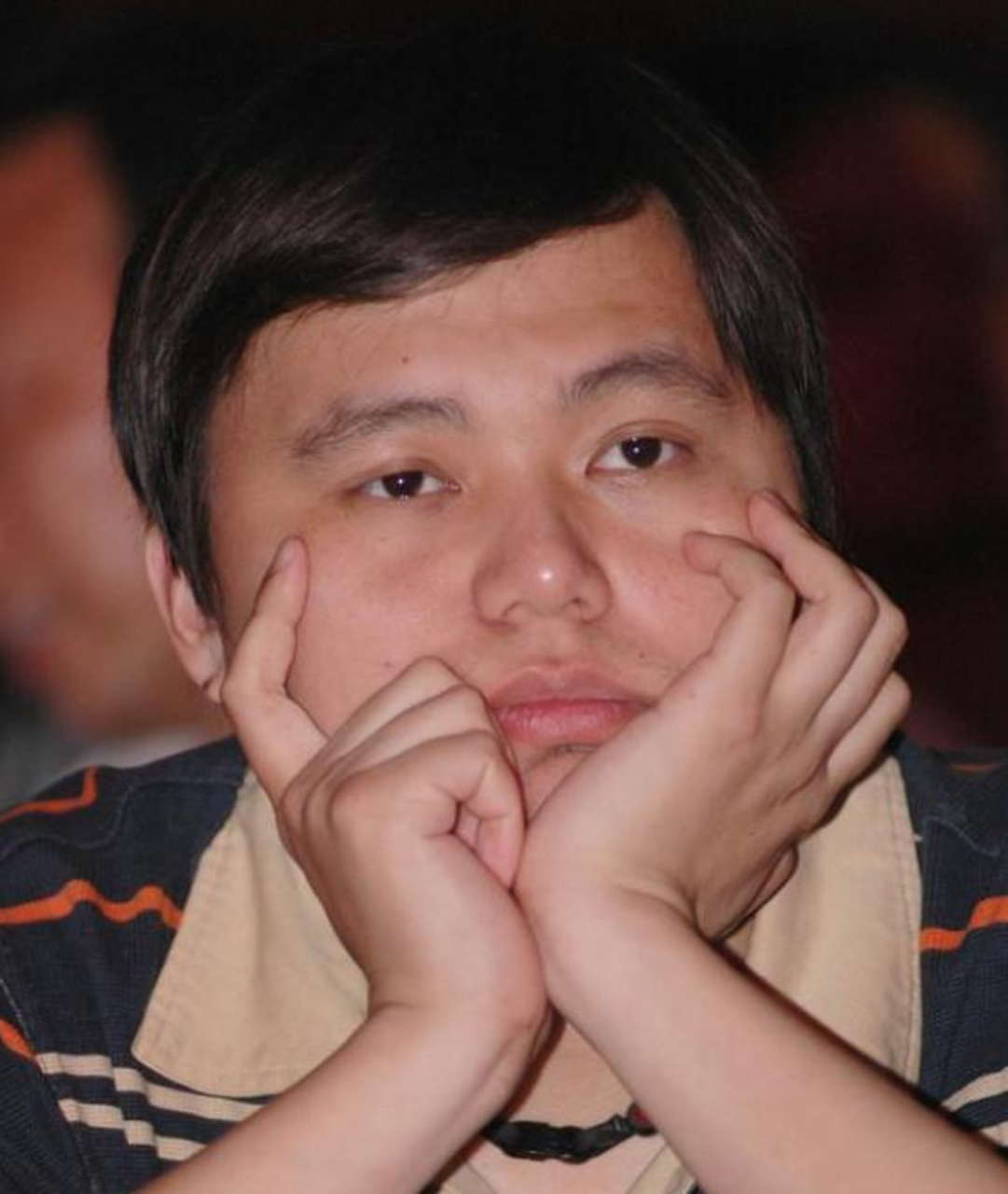 一次采访中,主持人颇有玩味地问当年明月:"听说你3年赚了4100万版税