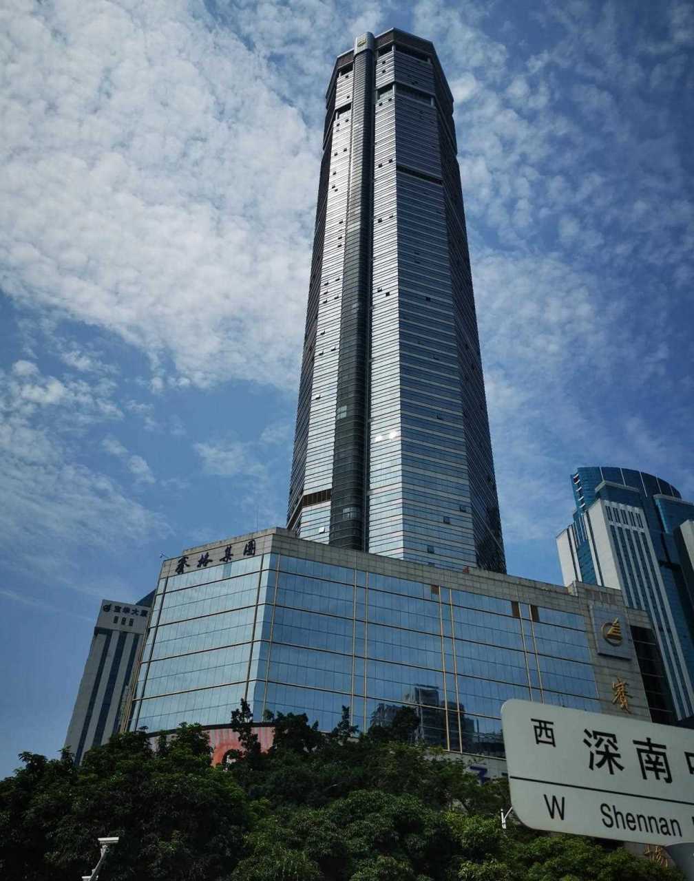 深圳赛格广场大厦,退出深圳300米以上摩天楼群行列.