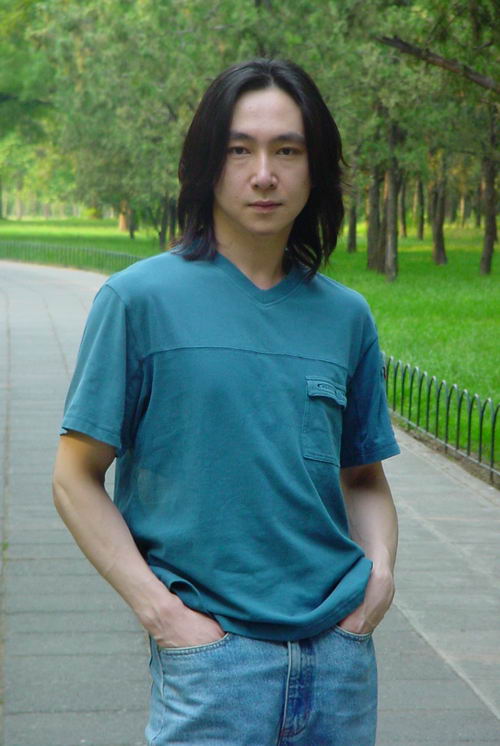 今天我们要聊聊一位多才多艺的娱.@话事人阿张的动态