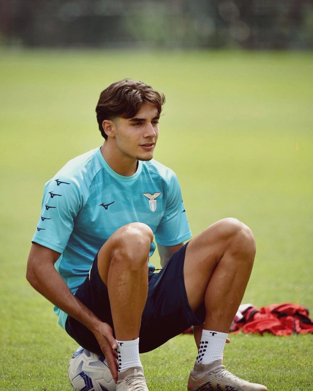 80cm 国籍:意大利 位置:右边锋rw 惯用脚:左脚 个人庆祝:甩手庆祝