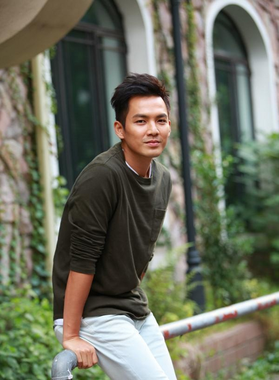 钟汉良身高180,体重70kg.既是歌手又擅长舞蹈.