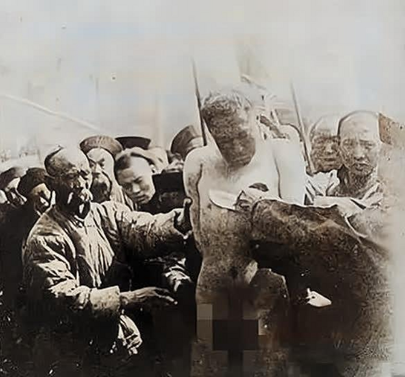 这张照片拍摄于1855年3月15日,当时太平军主将林凤祥在北京被切成碎片