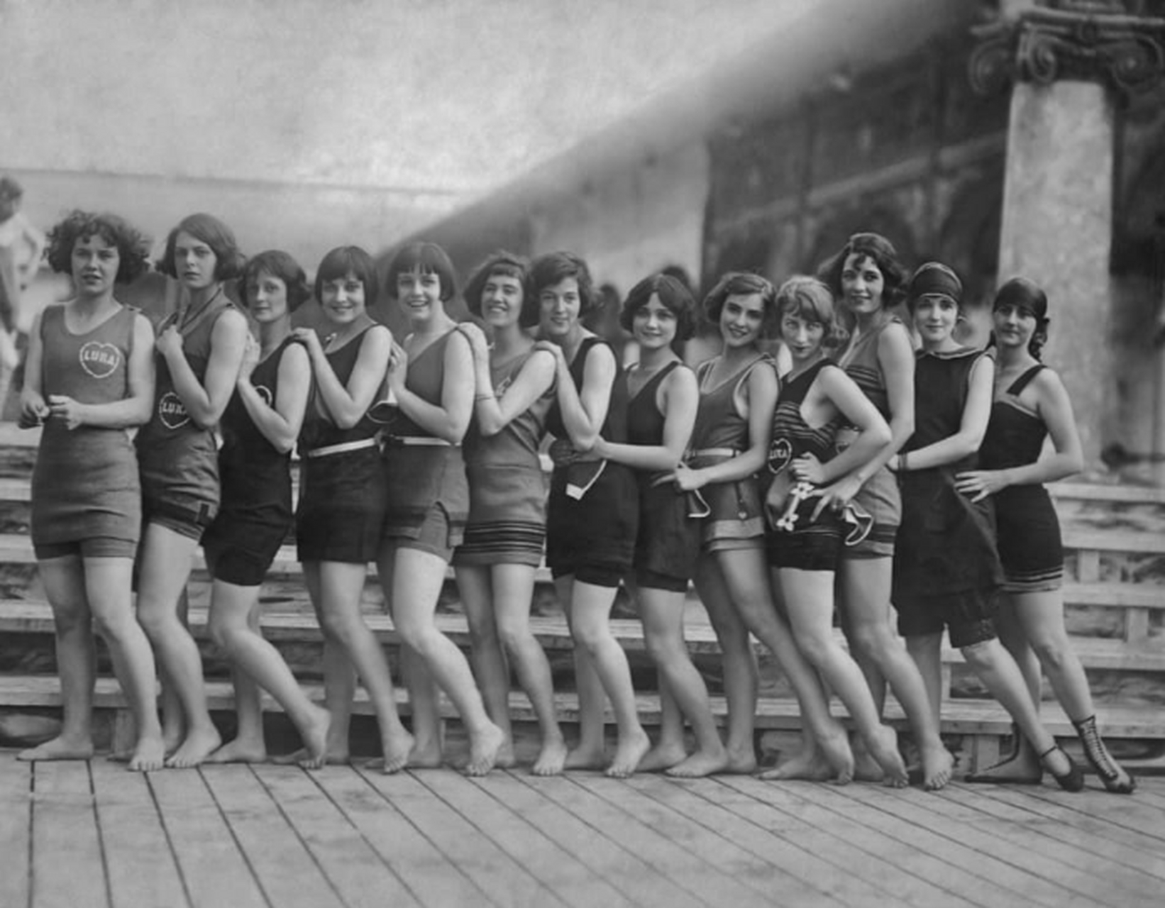 老照片: 1912 年,女子游泳成为奥运会项目,竞技泳装的发展,以及米高梅