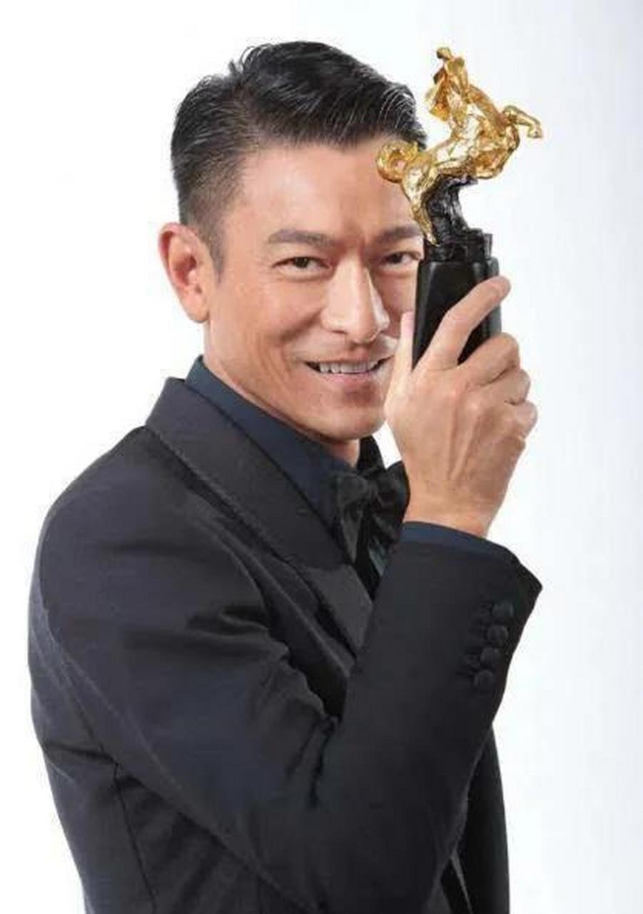 有一次,"华人神探"李昌钰回国参加活动,第一次见面,他就指着刘德华说