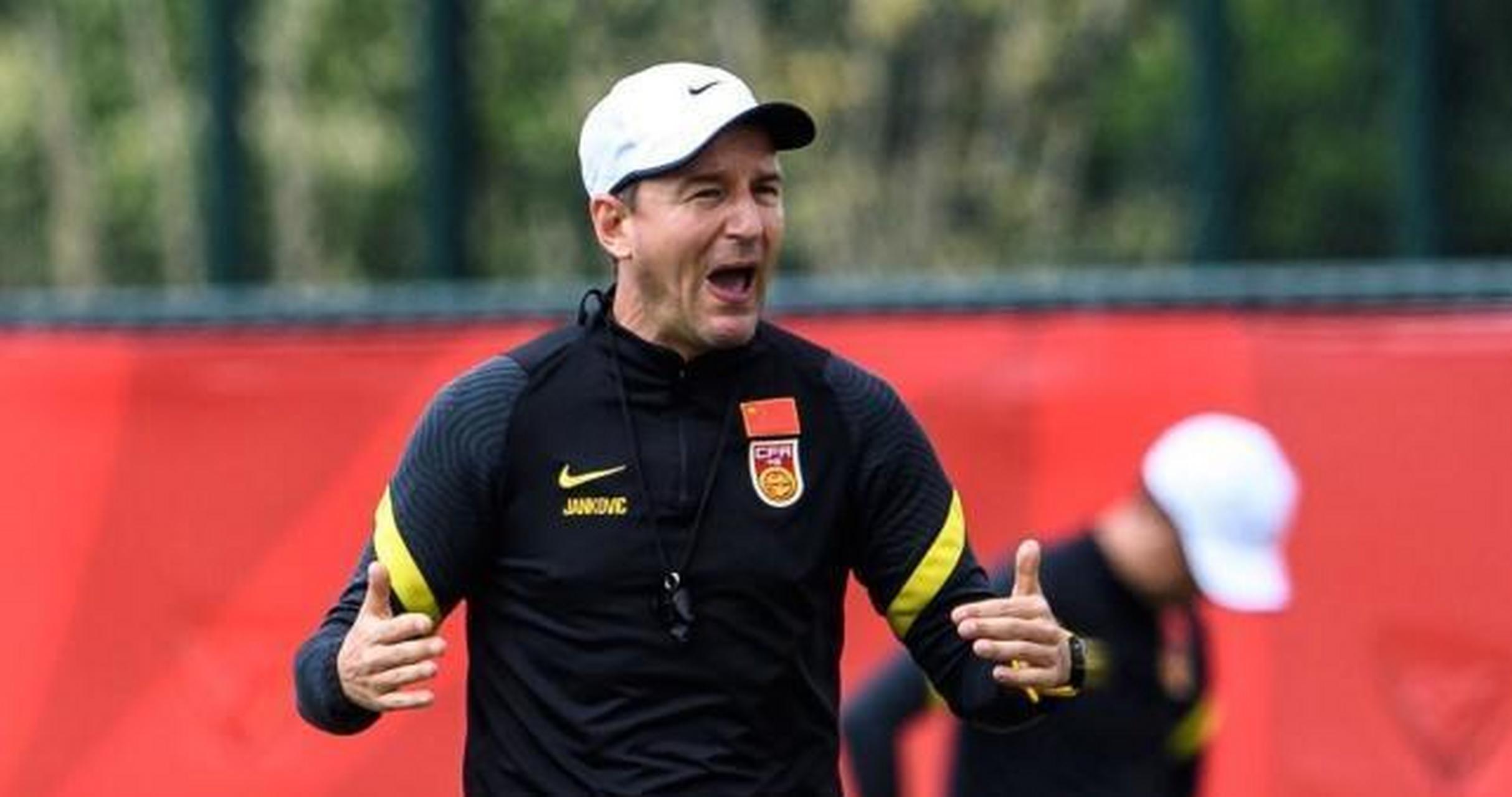 国足主帅扬科维奇接受了塞尔维亚媒体mozzart sport采访,他谈到了国足