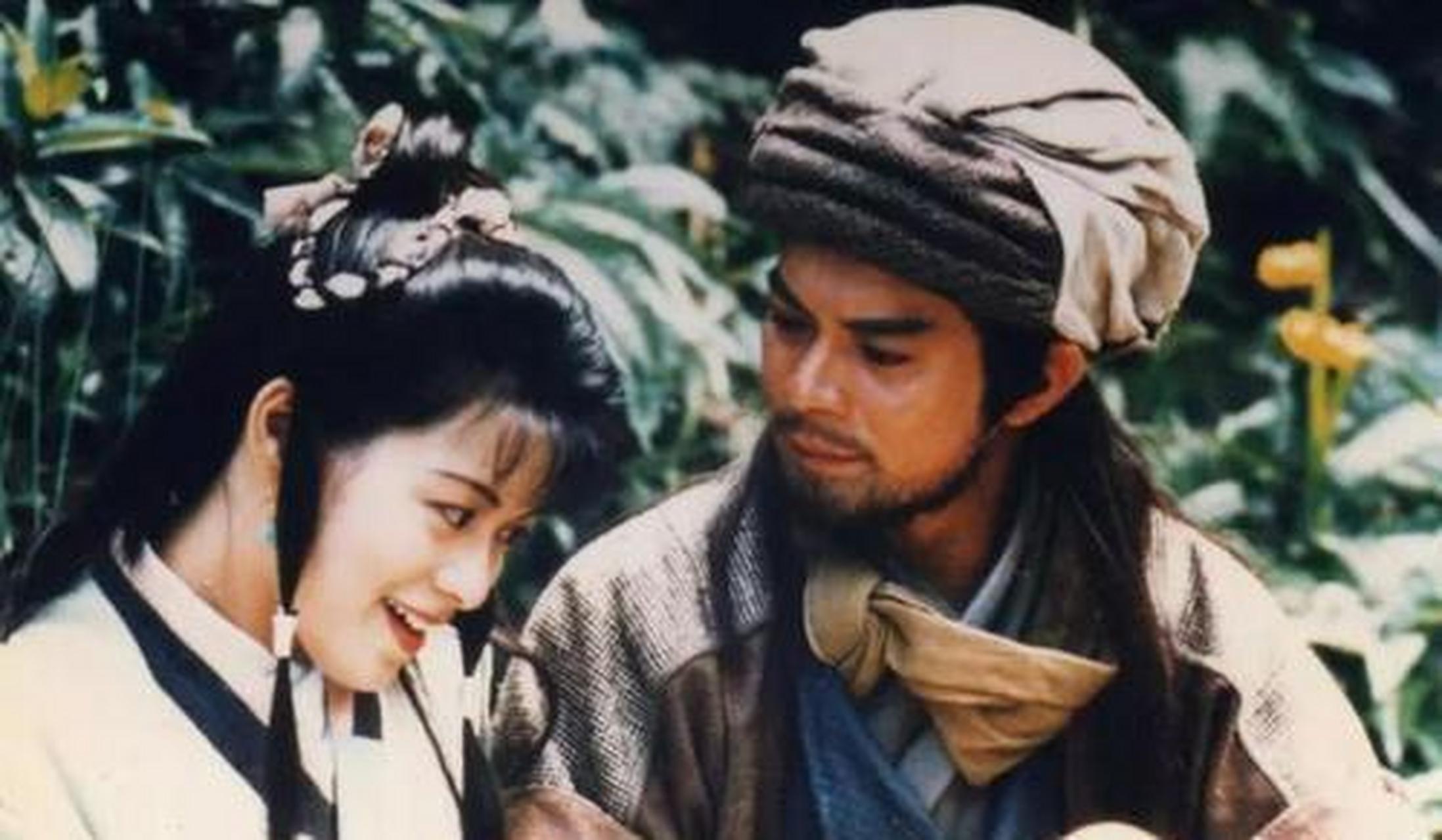 gif创作人# 1995年,黄日华和蔡少芬拍摄《包青天》,媒体却到处传他俩