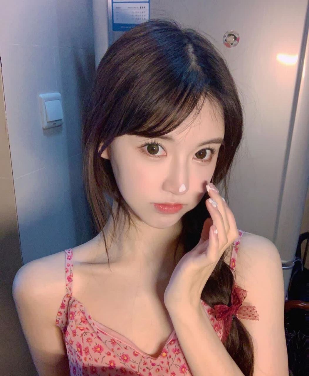 粉色碎花长裙姐姐太甜了吧,又纯又欲太撩人了,谁能顶得住