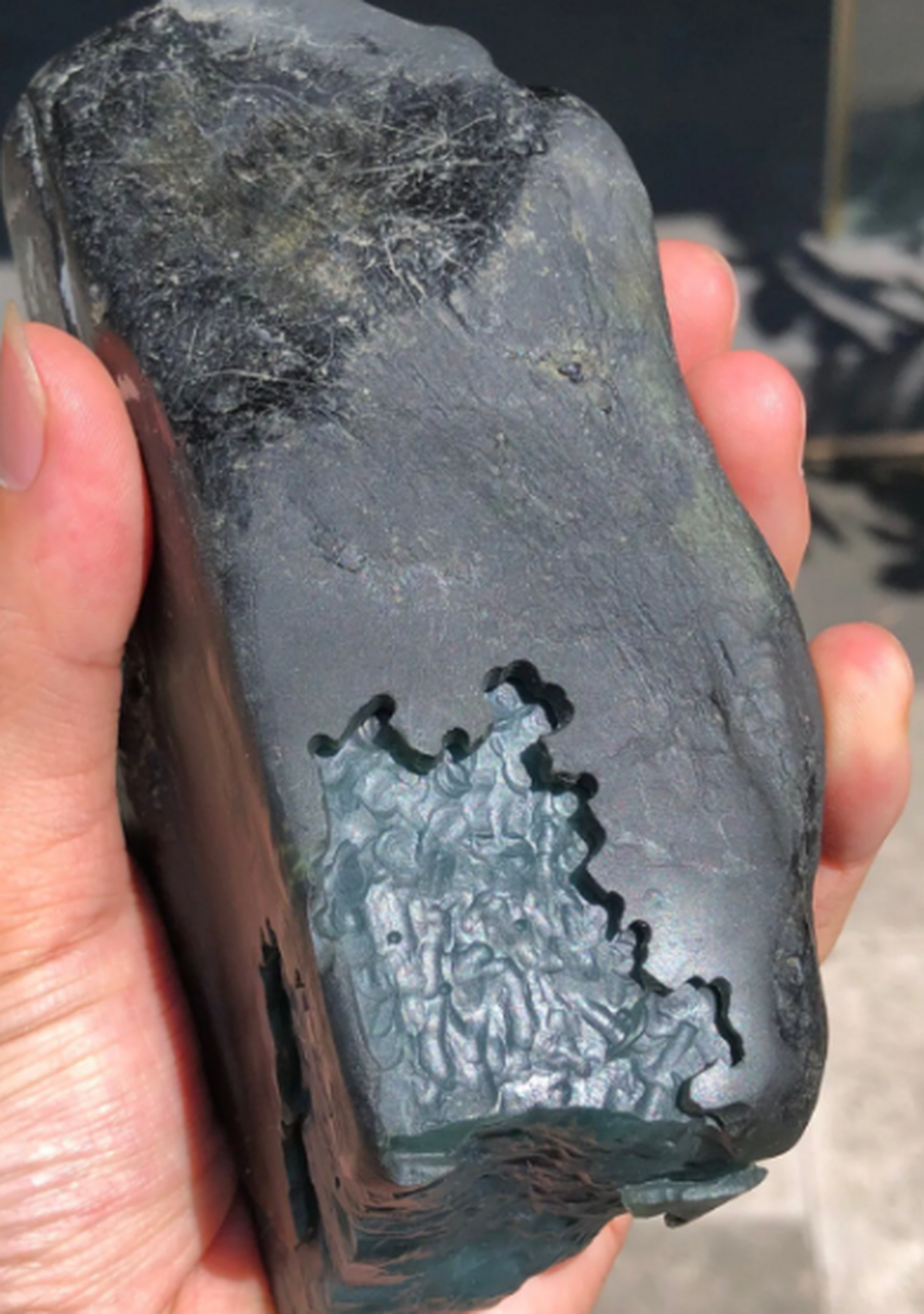 点击头像看直播##翡翠原石#1.35公斤老莫湾基老蓝水,肉质极细!