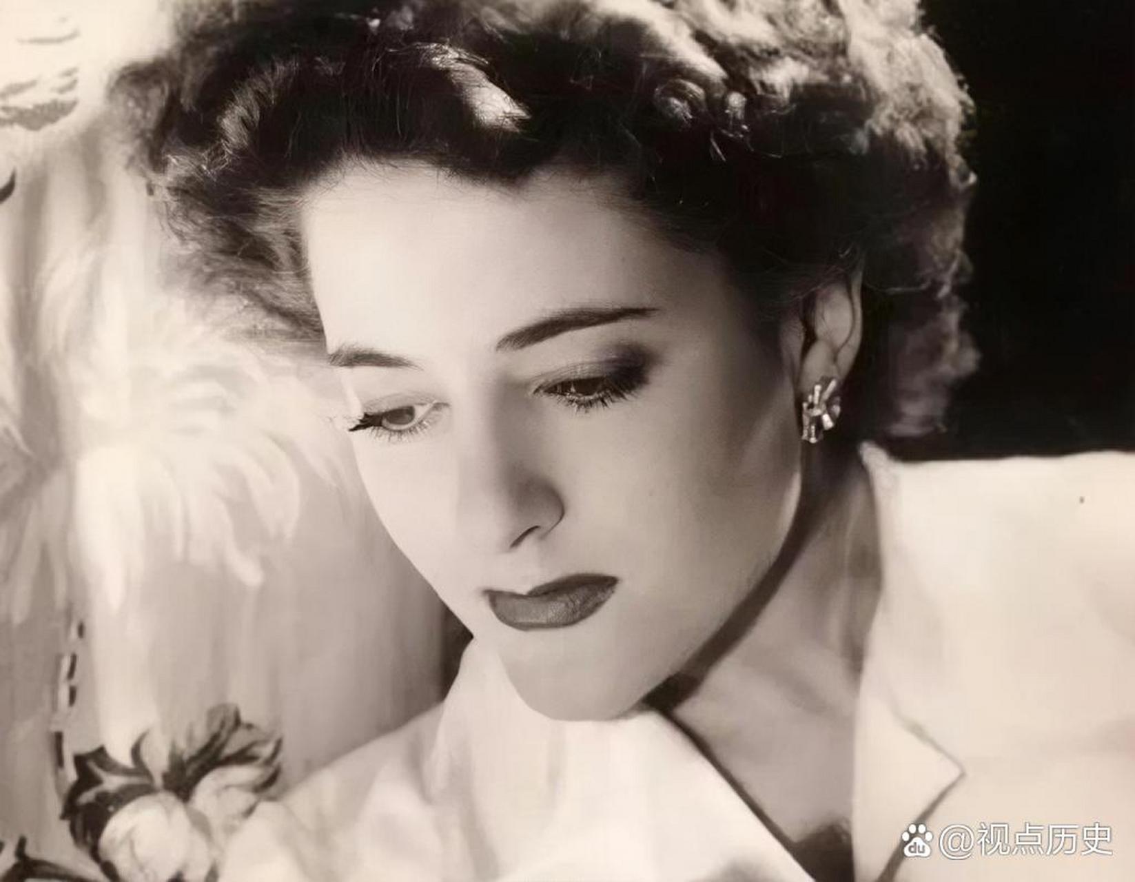 20岁,克拉拉·贝塔西成为了墨索里尼的情人.