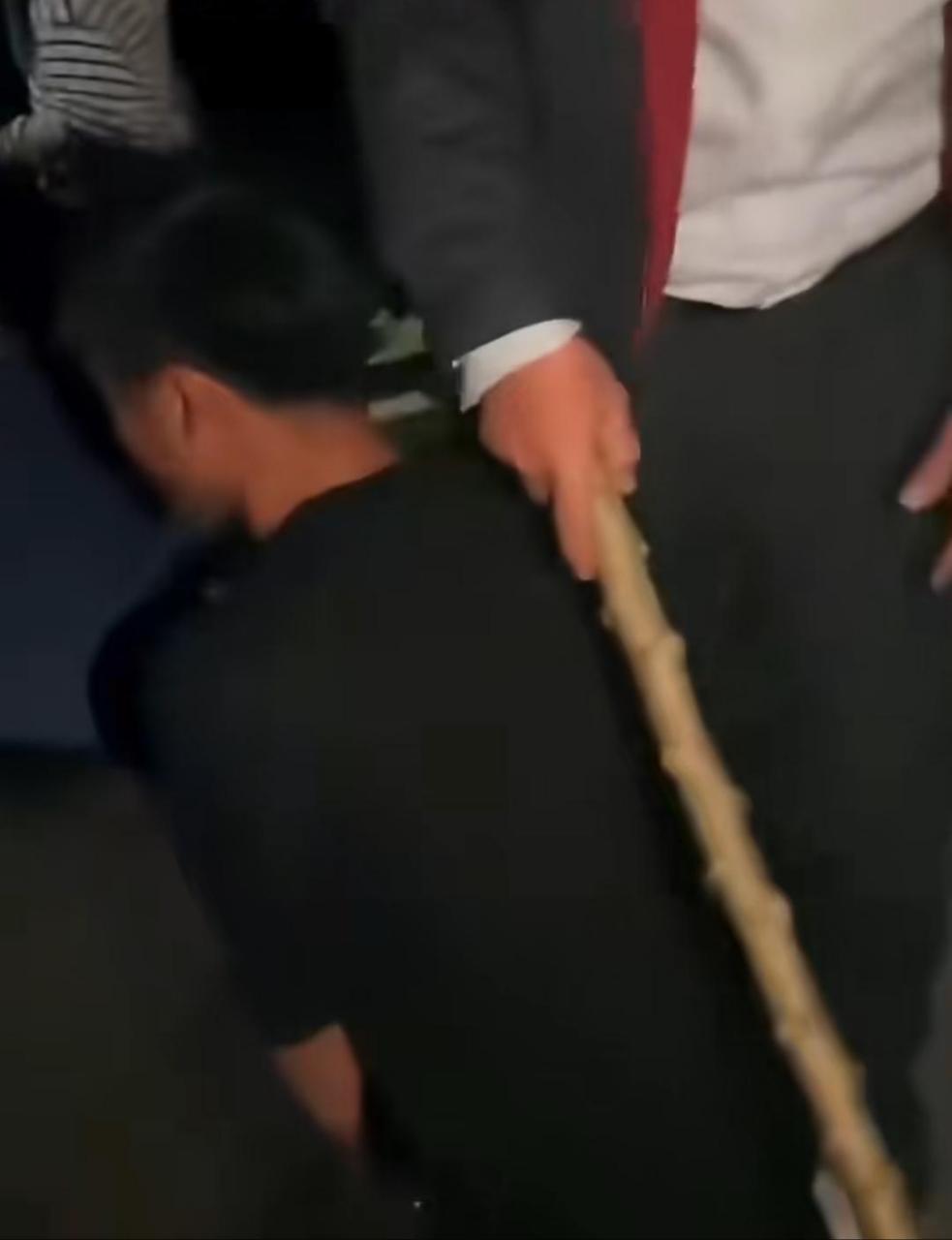 男主罚跪挨家法