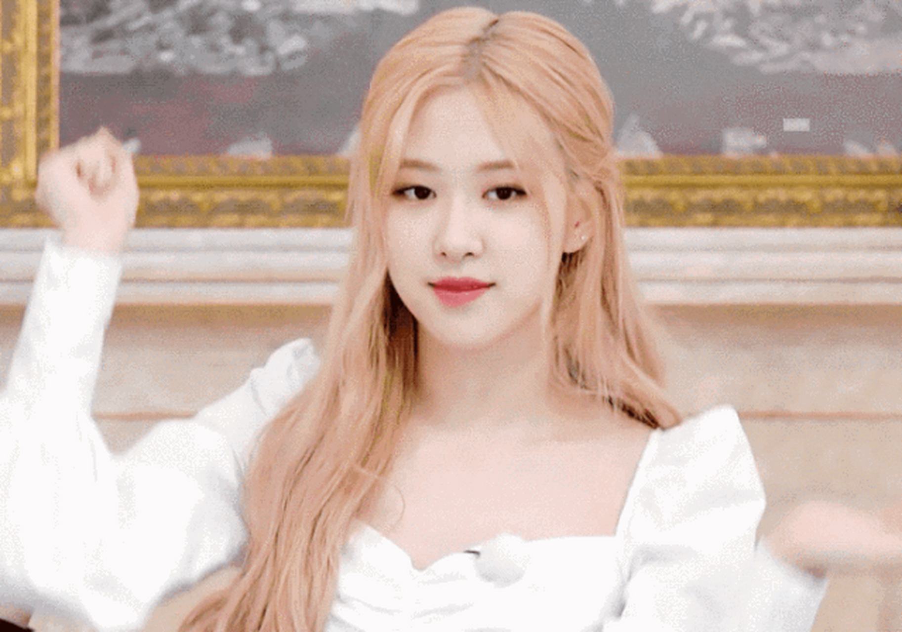 韩国女子组合blackpink成员朴彩英,就是完美驾驭金发的代表人物之一