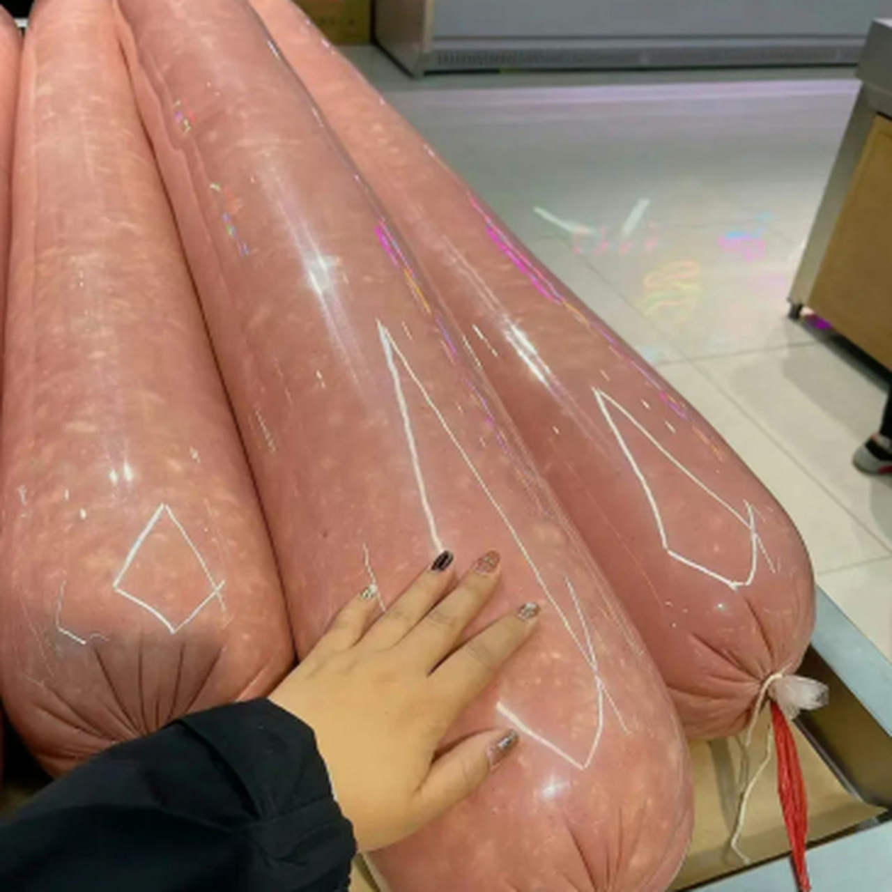 东北的巨型火腿,东北跟我们用的不是同一个计量单位吧?