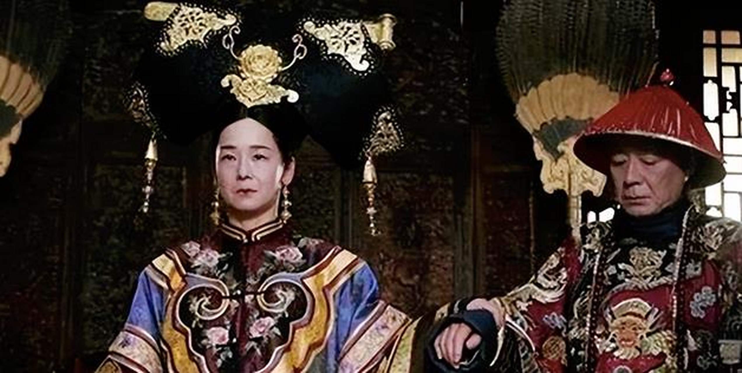 慈禧每次洗完澡,都留下李莲英一个人伺候她,有时候房间里会传出慈禧